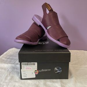 John Fluevog Rivers Closed toe sandal: Chira. Purple. Size 7